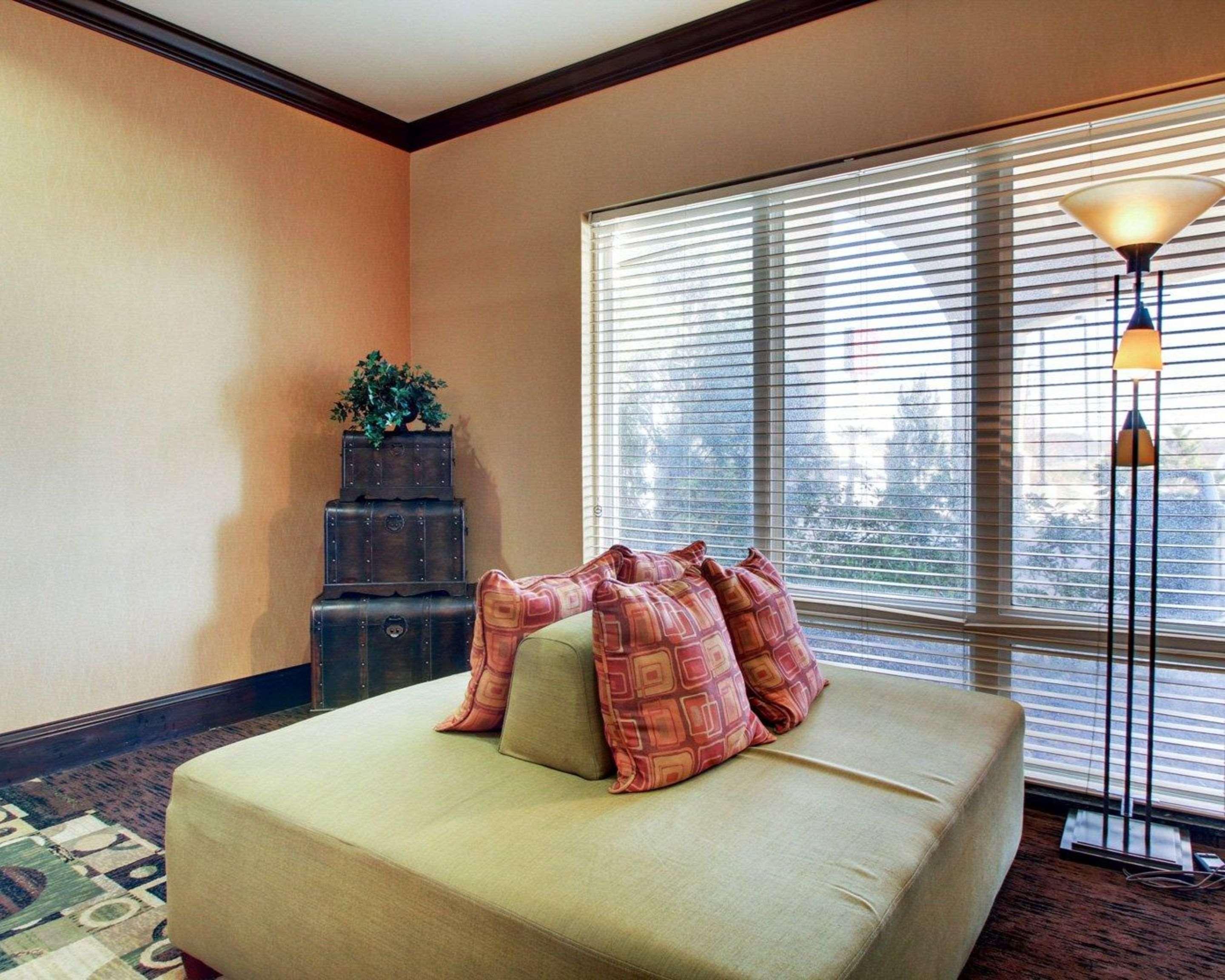 Comfort Suites Vicksburg Exterior photo