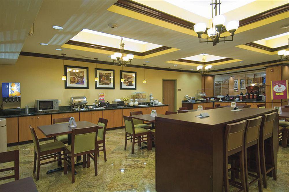 Comfort Suites Vicksburg Restaurant photo